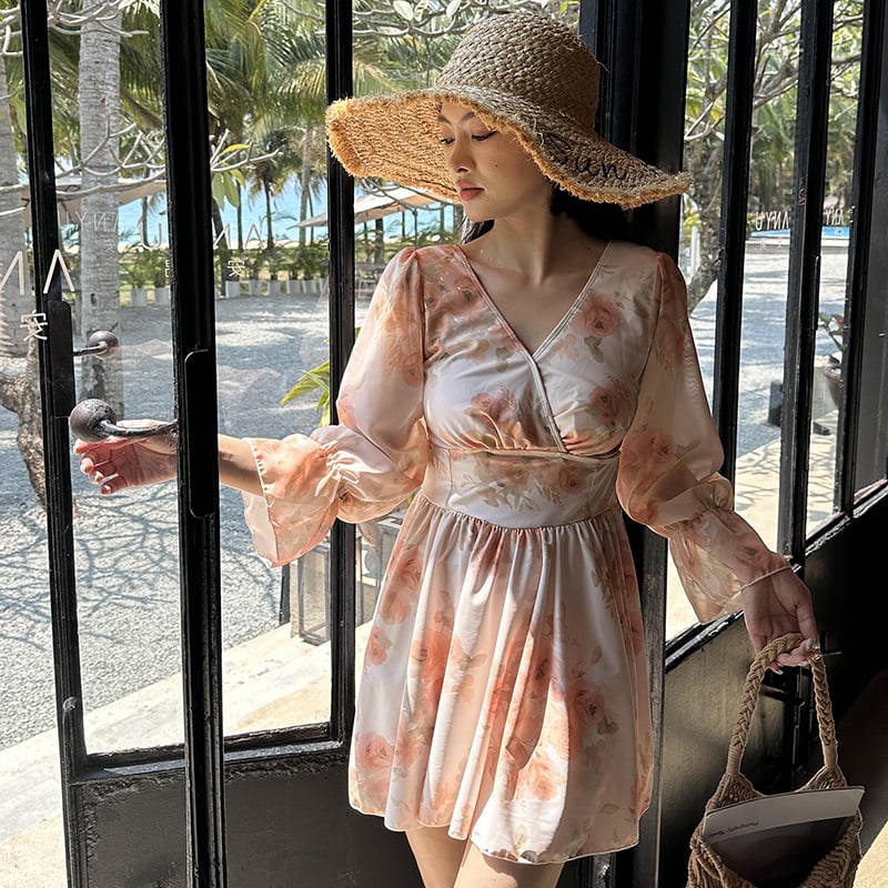 新款微胖大码泳衣女胖妹妹连体裙式长袖收腰遮肚子显瘦泡温泉度假