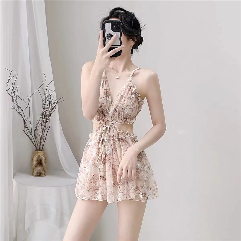 泳衣女夏2025新款仙连体性感小胸辣妹显瘦遮肚保守蕾丝泡温泉度假