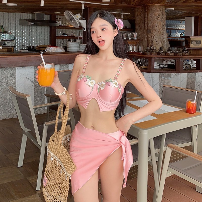 2025新款比基尼泳衣少女性感高级纯欲三件套海边度假小胸钢托聚拢