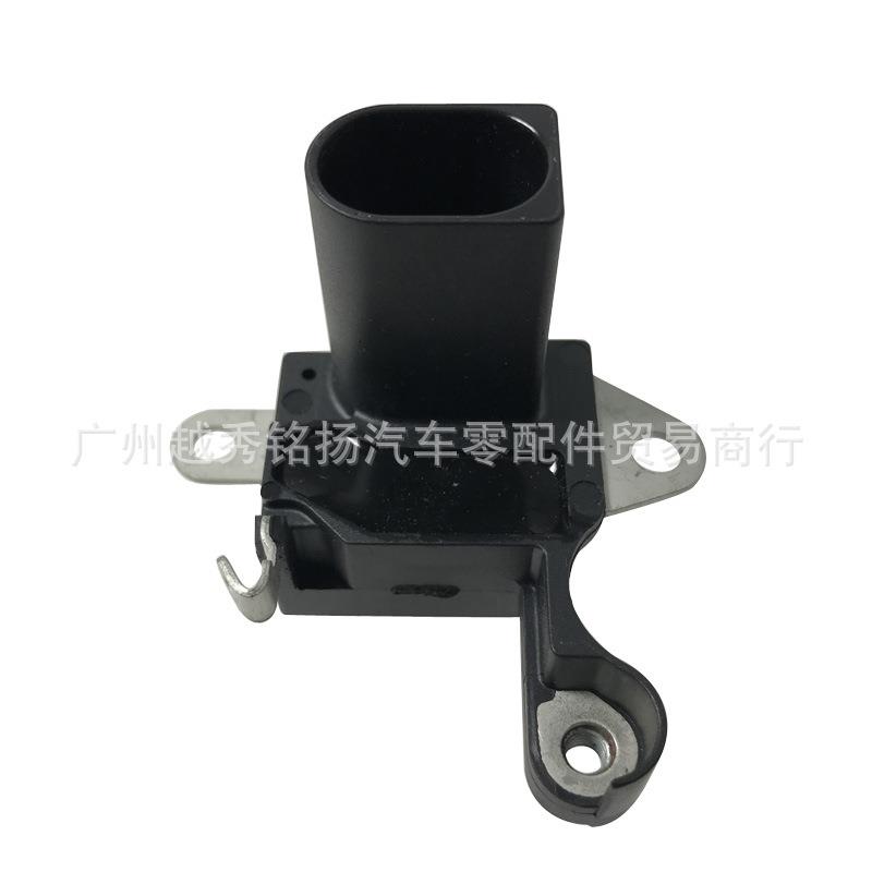 适用于电装宝马X1X3 X5 X6 730 740 520 525 530汽车发电机调节器