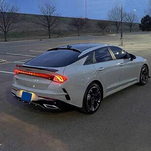 适用20-23款起亚K5凯酷顶翼免打孔刀锋款运动顶翼尾翼烤漆