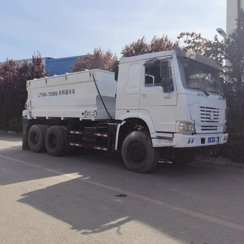 道路修筑撒灰机灰料撒布车可铺各种粉料灰料铺洒均匀