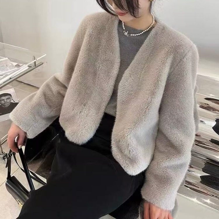 皮毛一体外套女短款2024新款冬仿水貂小个子环保皮草无扣毛毛上衣