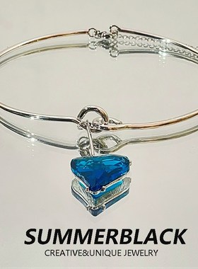 蓝色爱心吊坠项链短锁骨树脂2024年爆款小众百搭女气质简约配饰品