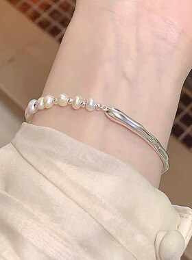 珍珠手链女款手镯轻奢小众设计感女生手串精致串珠冷淡风学生手环