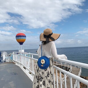 今年流行包包女2024新款时尚花朵单肩编织包设计感小众斜挎帽子包