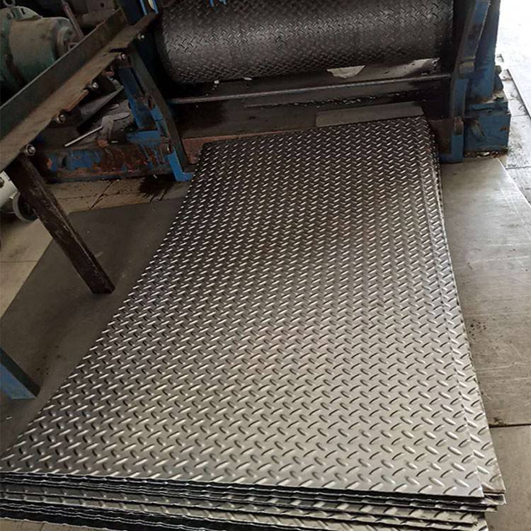 304不锈钢防滑板 201不锈钢花纹板 加工定制压花楼梯踏板折弯激光