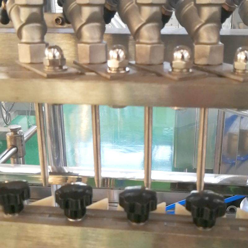 全自动直线式大豆菜籽油灌装线设备花生油食用油活塞式灌装机