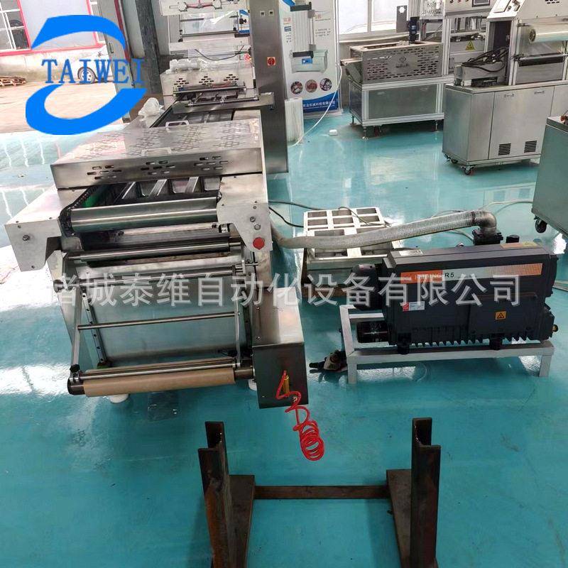 冷冻鱼糜制品蟹柳鱼丸成型后在线包装设备真空封口机连续包装机
