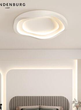 卧室灯极简现代温馨白色led主卧灯北欧简约奶油风圆形房间吸顶灯