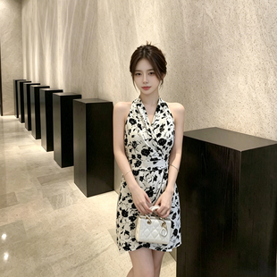 YanHe连衣裙海边出片穿搭2026新款夏裙子小个子无袖显瘦气质收腰