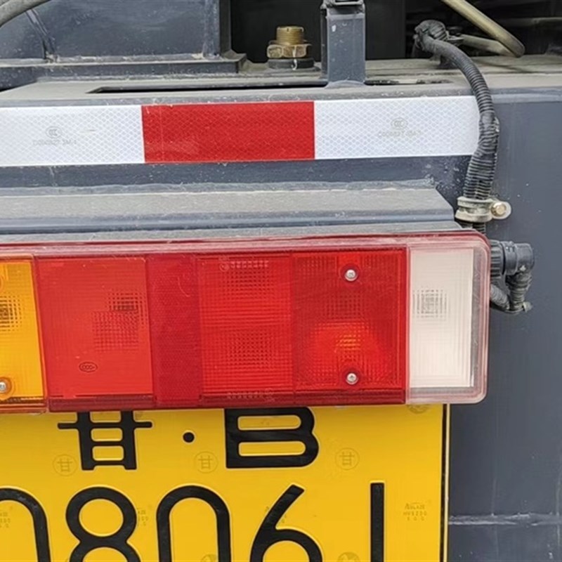 徐工吊车配件 后尾灯 后组合灯 刹车灯 25k5d 25k5f