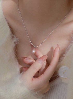 简约珍珠吊坠项链女时尚百搭颈链气质轻奢小众设计高级感锁骨链女