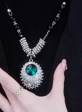 高级感绿水滴毛衣链项链女韩版时尚百搭秋冬吊坠衣服装饰挂件配饰