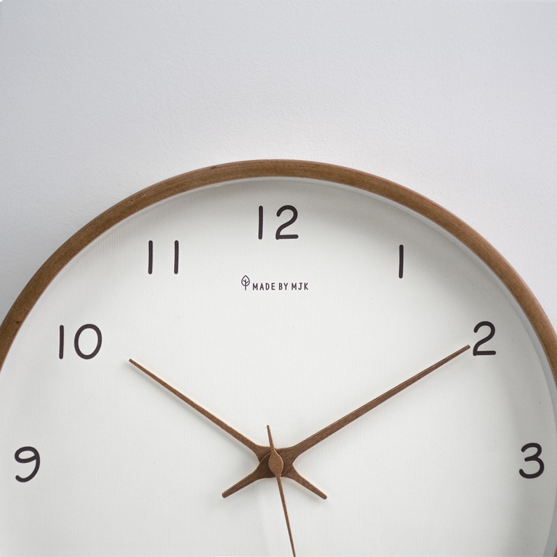 现实木钟表挂钟日式简约个性创意钟表客厅家用装饰挂墙静音卧室