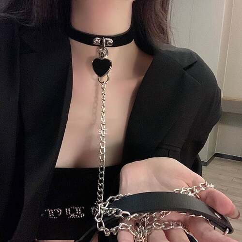 爱心项圈女黑色皮质链条项链暗黑系颈环禁欲系高端朋克风束缚颈饰