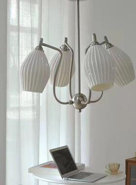 法式白色陶瓷花朵吊灯英式中古客厅骨瓷艺术吊灯小众餐厅卧室灯具