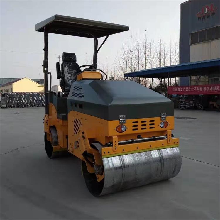 座驾式压路机 4.0轮胎压路机 4吨小型压路机