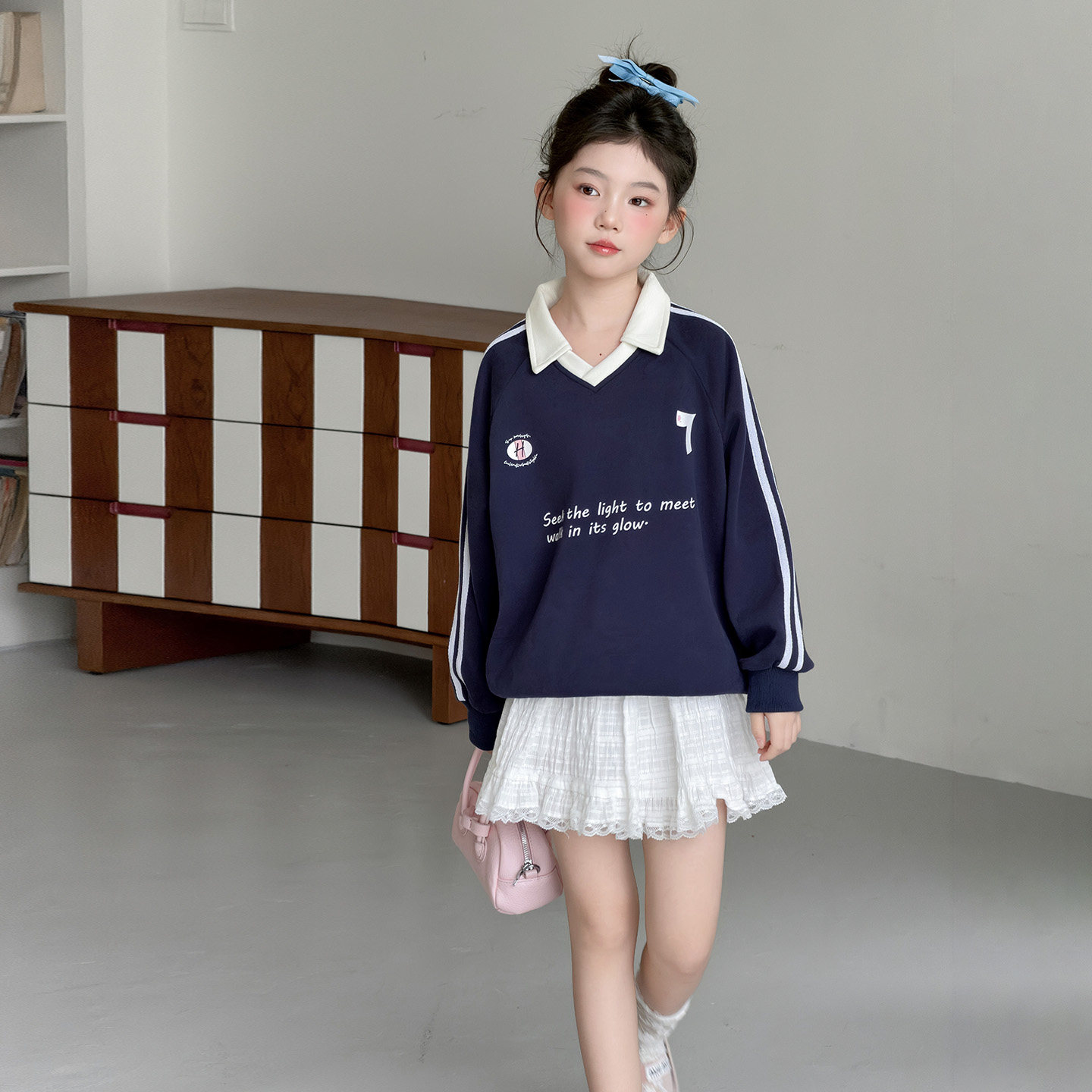 女大童学院风V领宽松春装卫衣