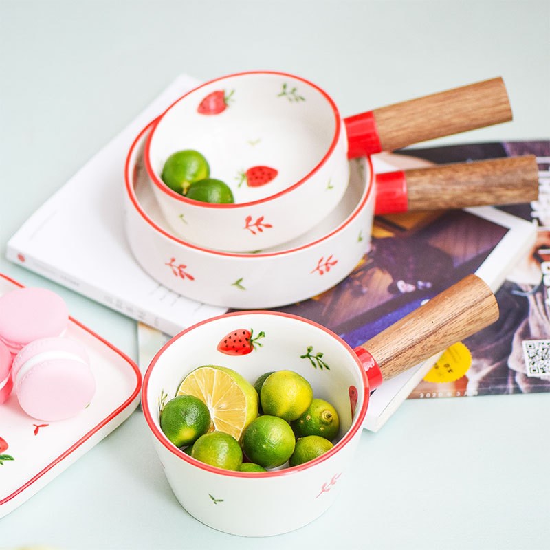日式陶瓷单柄盘创意草莓木柄手柄碗盘家用菜盘可爱西餐盘沙拉小碗