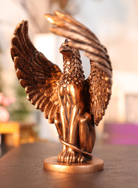 邓桌利多门树狮身鹰首布面禁脂摆件比克秃鹰复古