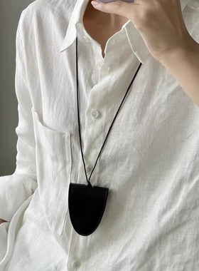 挂脖磁吸皮质长款项链女款挂脖多功能户外旅行便携帽子眼镜收纳包