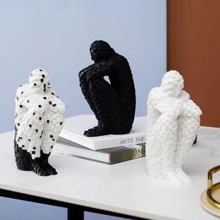 现代简约创意马赛克人摆件样板房客厅电视柜办公室桌面软装 饰品人