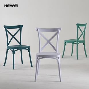 创意塑胶叉骨椅北欧风格 餐厅榉木餐椅设计师塑料椅子