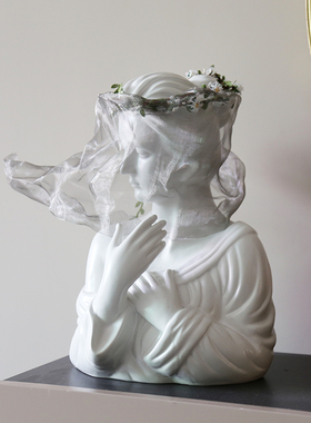 现简约孩属面纱女金艺人雕像白色术像雕塑客厅家居别墅软装饰品