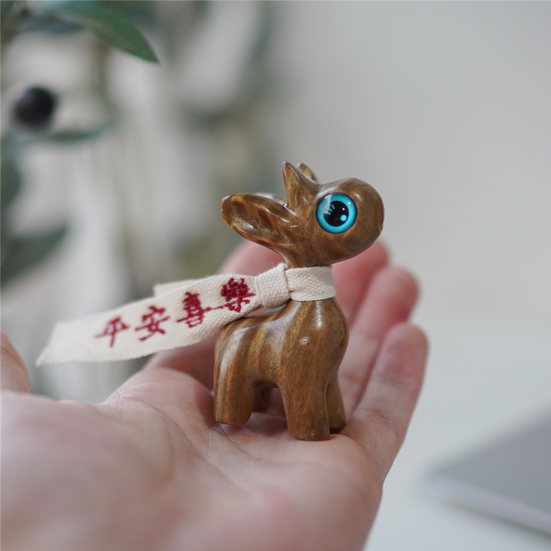 Joe的小作坊\一鹿(路)平安喜乐绿檀木香香的桌面祈愿小摆件礼物