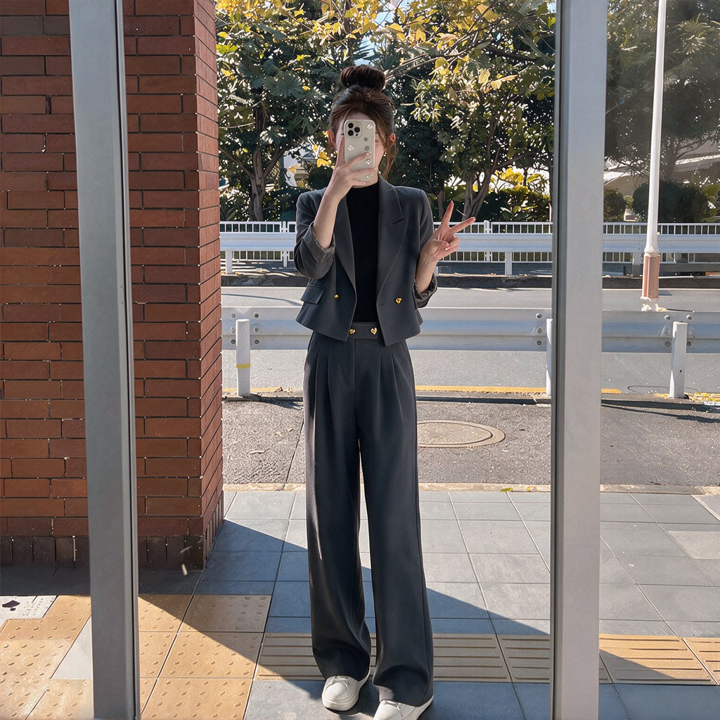 翻领外搭衣身两件套女2026秋季新款双排扣门襟款式压褶长裤套装