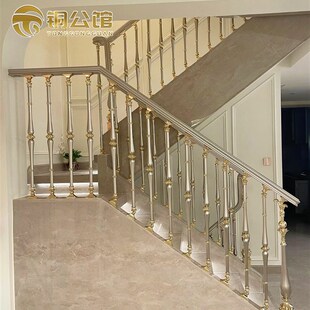 别墅楼梯扶手轻奢护栏现简约铝镁合金立柱高档室内别墅实木栏杆