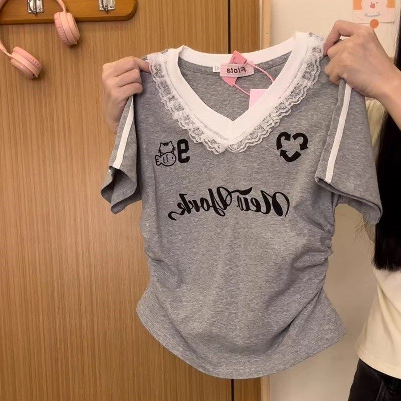 奶油的宇宙 复古字母蕾丝条纹V领正肩短袖T恤女美式学院风短上衣,女装/女士精品,T恤,淘宝优惠券,粉丝福利购,淘宝优惠卷