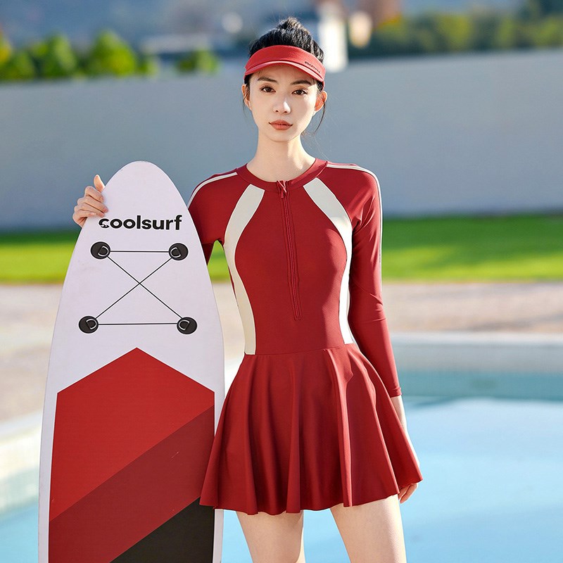 中国红2025新款连体泳衣女长袖遮肉保守大码胖mm显瘦遮肚温泉泳装