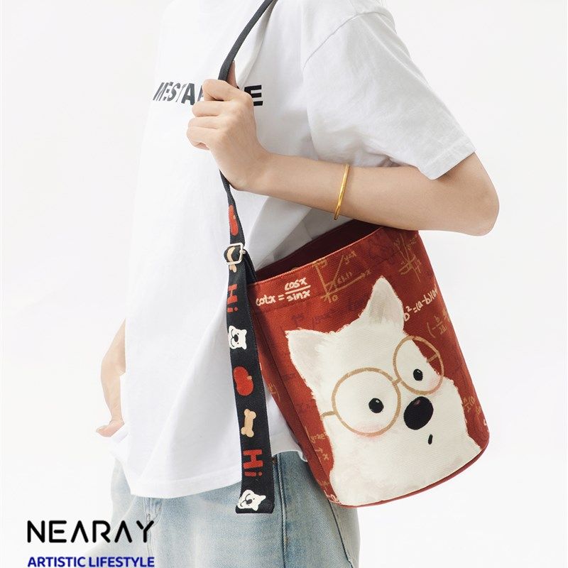 倪睿女士新款红色帆布包,可爱学术小狗水桶包,通勤肩包,斜挎包,礼