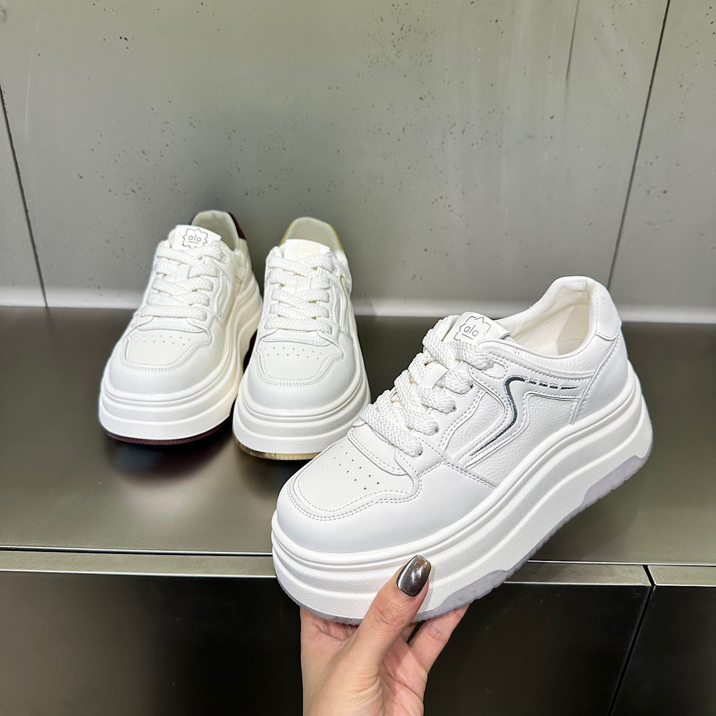 板鞋厚底显瘦增高休闲鞋不累脚女2026新款春百搭运动轻便软底女鞋