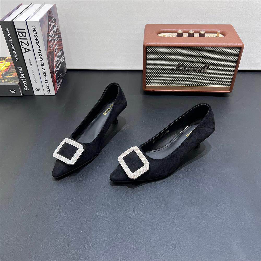 2026春季新款细跟性感绒面气质高跟鞋法式尖头鞋子百搭通勤单鞋女