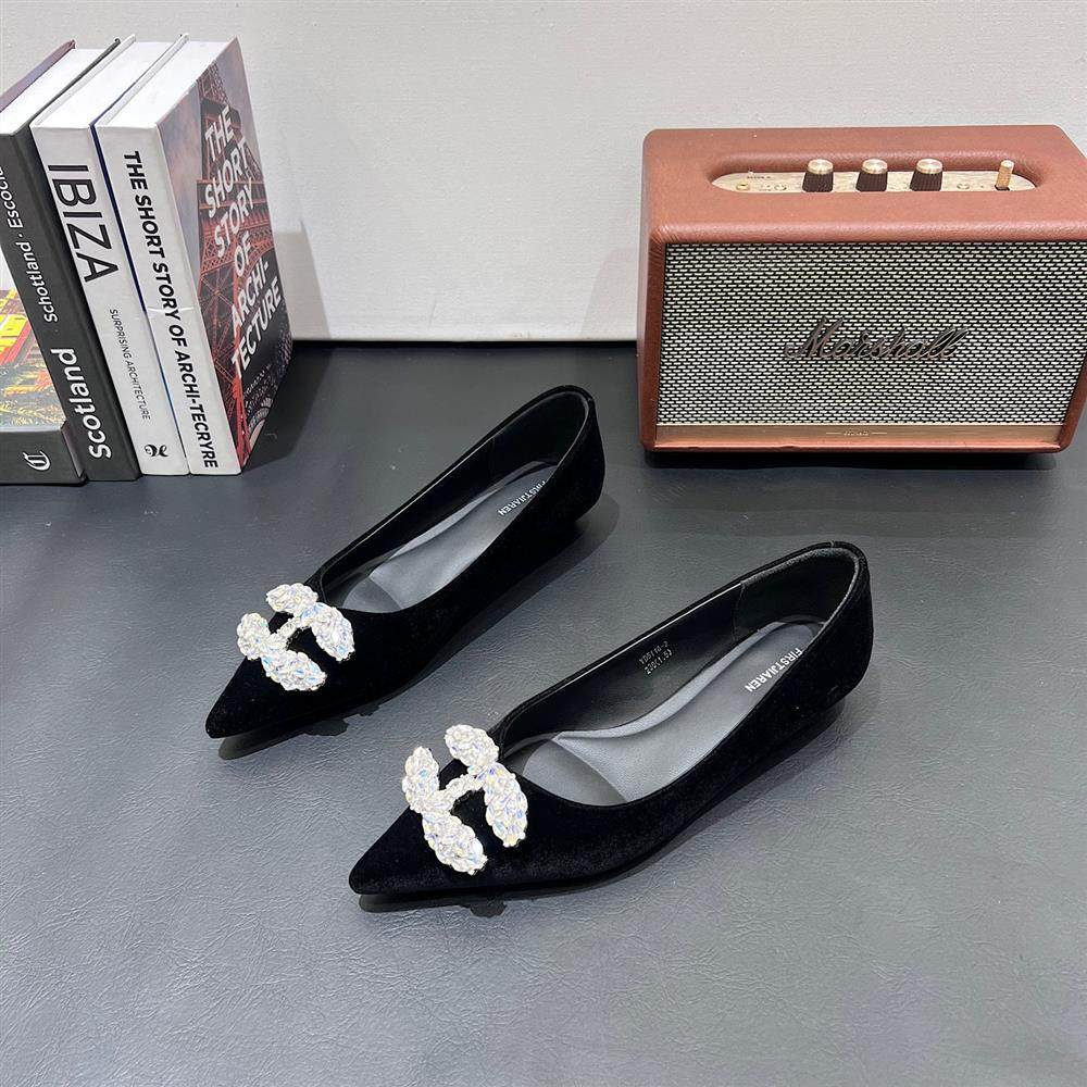 法式黑色绒面高跟鞋名媛女鞋2026春秋新款尖头职业单鞋舒适低跟鞋