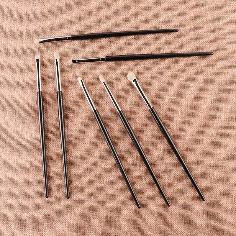 1pc White Hair Eyeshadow Makeup brushes Small Smudge Precis