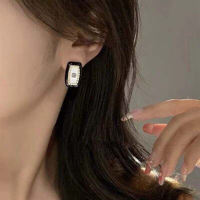 Exquisite And High-end French Retro Oil-drop Pearl Zircon Sq