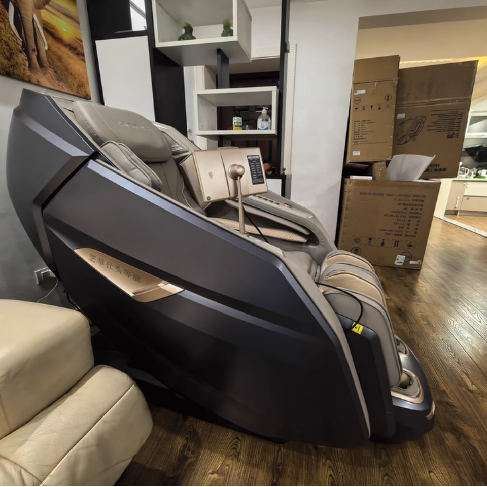 芝华仕头等舱M667按摩椅气囊调节