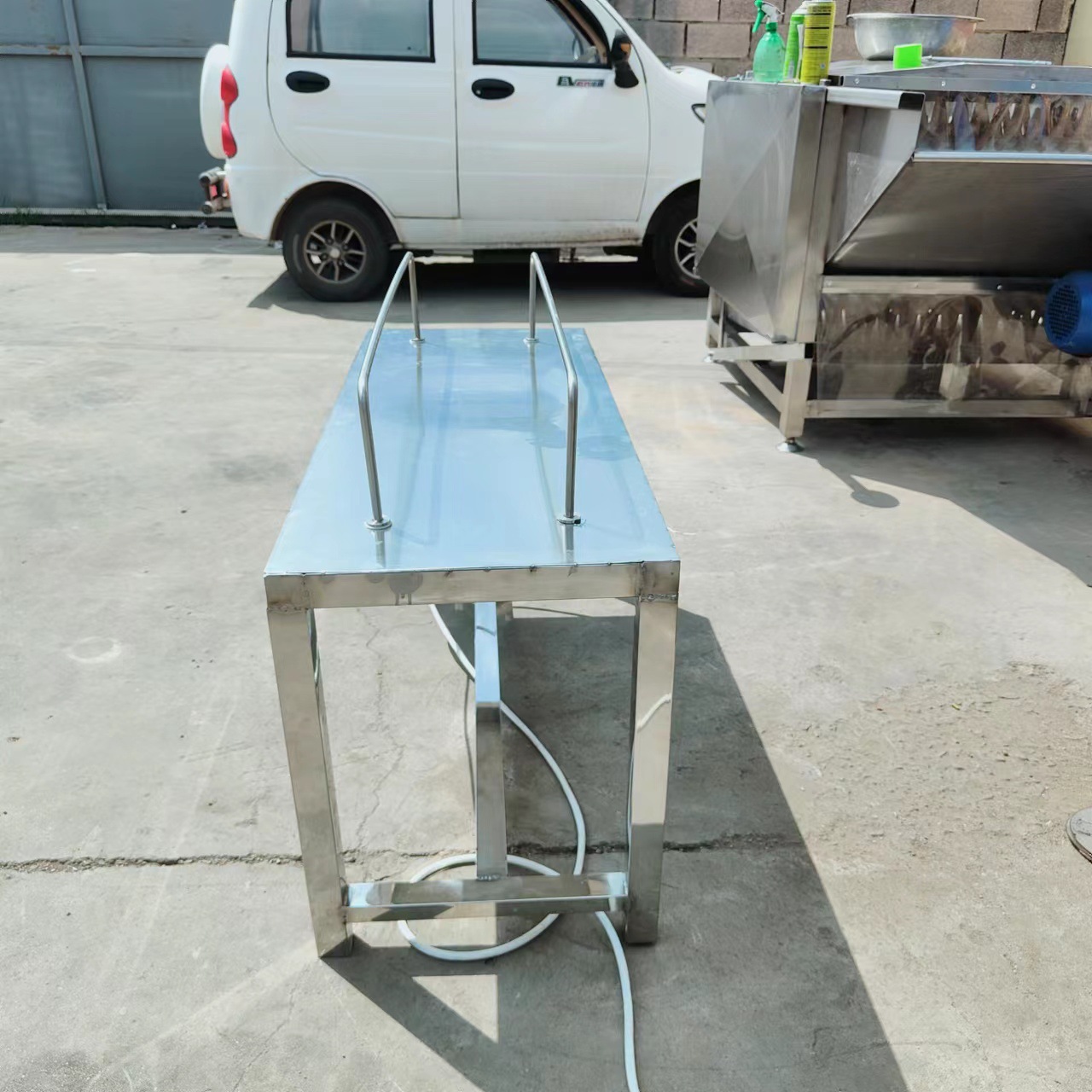 猪蹄瓣烙铁烧毛机 猪脚丫缝隙烫毛机试机视频