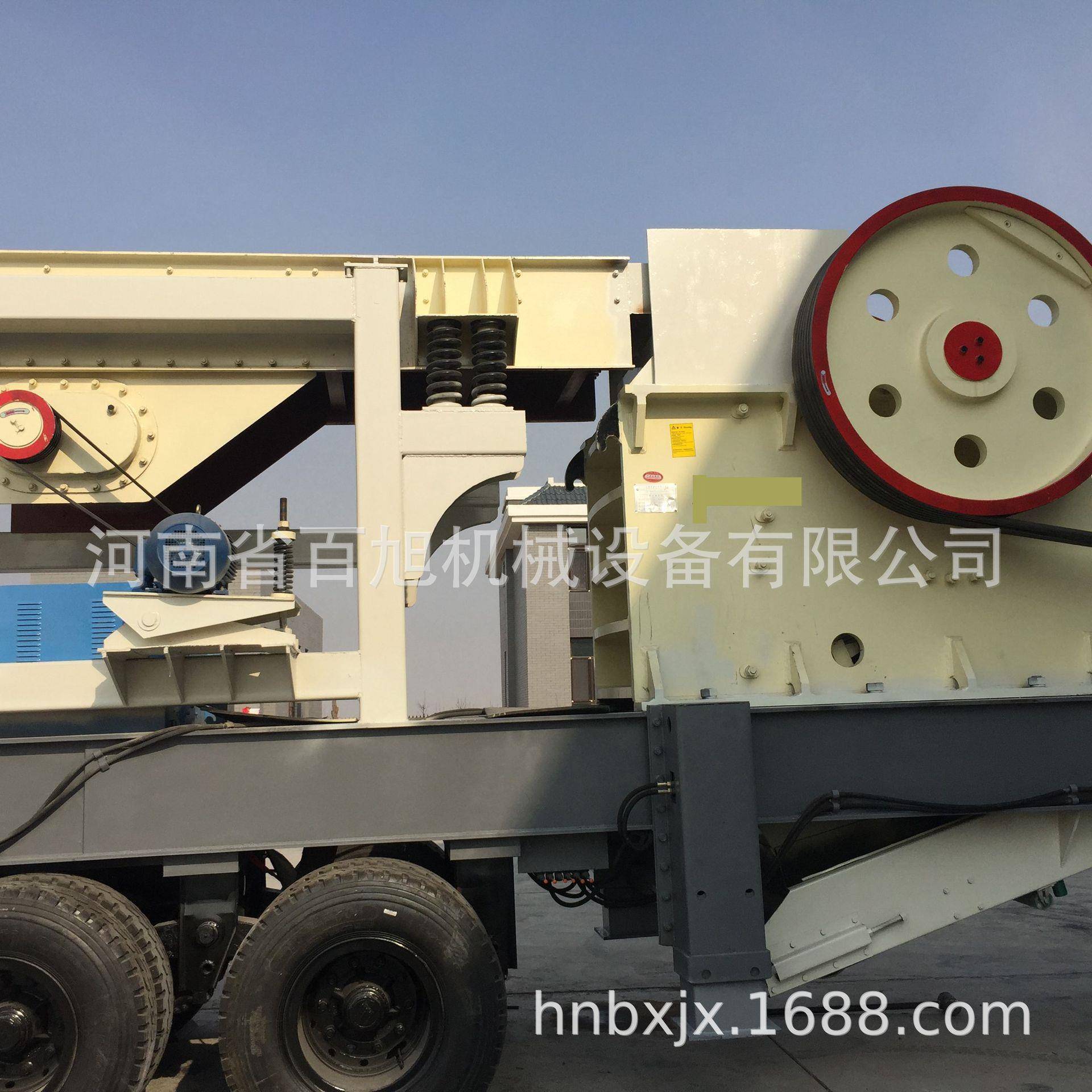 矿山石料50tph石灰石移动破碎车建筑垃圾颚式破碎机移动破碎站
