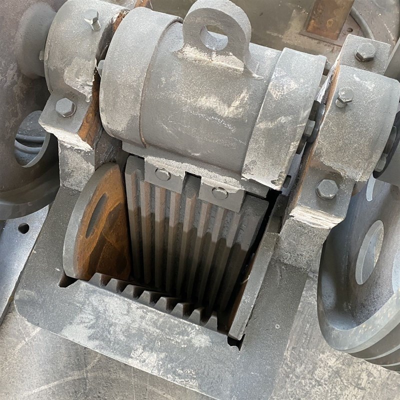 颚式破碎机小型移动鄂破碎石机铁矿石青石建筑垃圾石子粉碎机全套