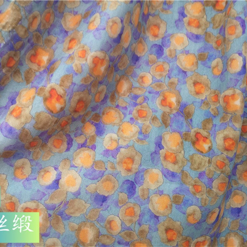 清新雅丽红底植物印花人造棉真丝棉缎布料夏季连衣裙服装面料柔软