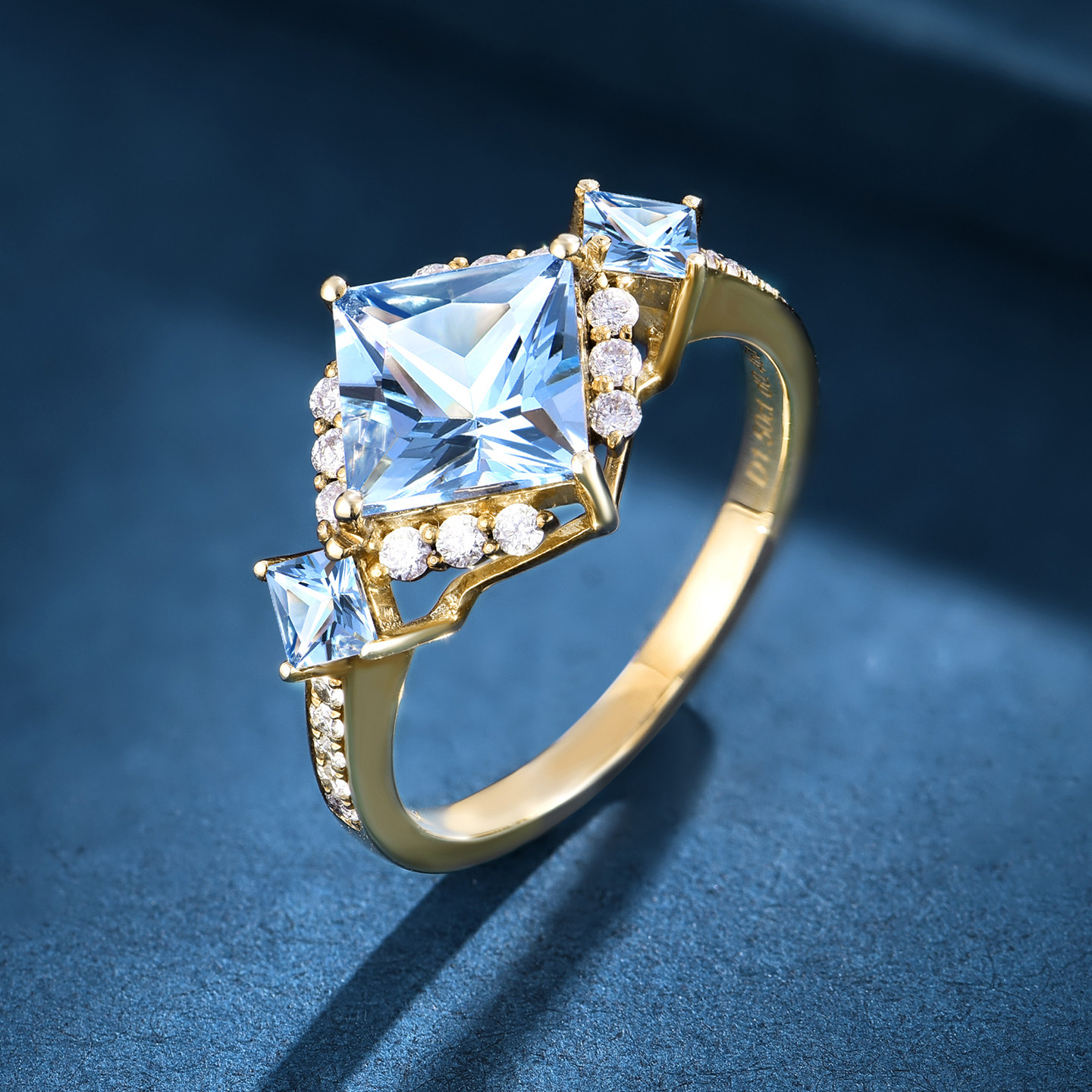 私意珠宝天然彩宝石5A海蓝宝1.5克拉戒指18K金镶钻石首饰定制排戒