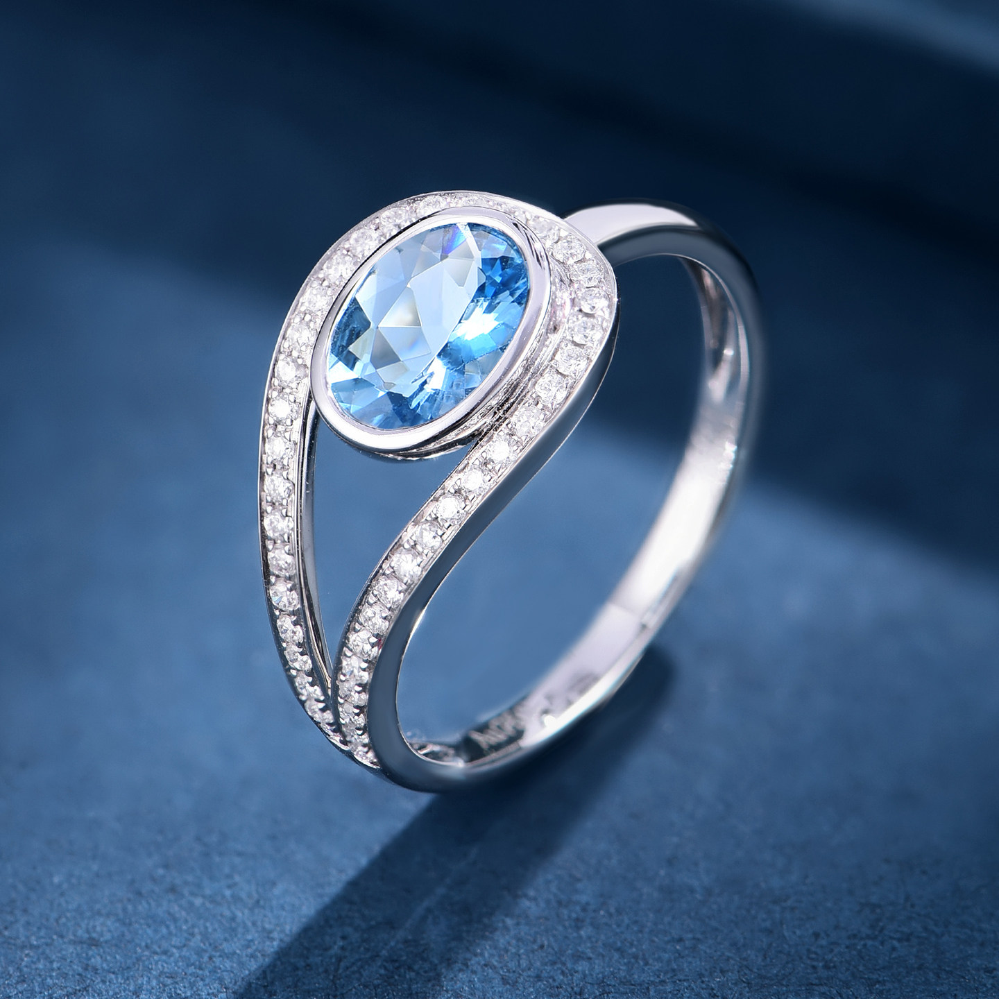私意珠宝 天然彩宝石0.66克拉5A级海蓝宝戒指18K白金钻石定制首饰