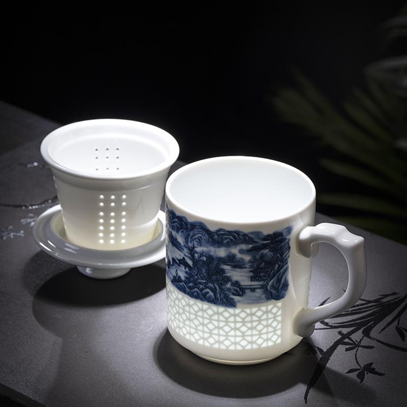 景德镇传统工艺玲珑陶瓷茶杯带盖泡茶杯过滤办公杯家用瓷杯礼盒装