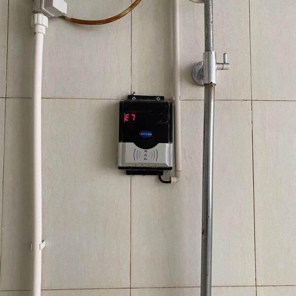 淋浴节水器IC卡水控机洗浴打卡控水器.智能控水机插卡洗澡水控机