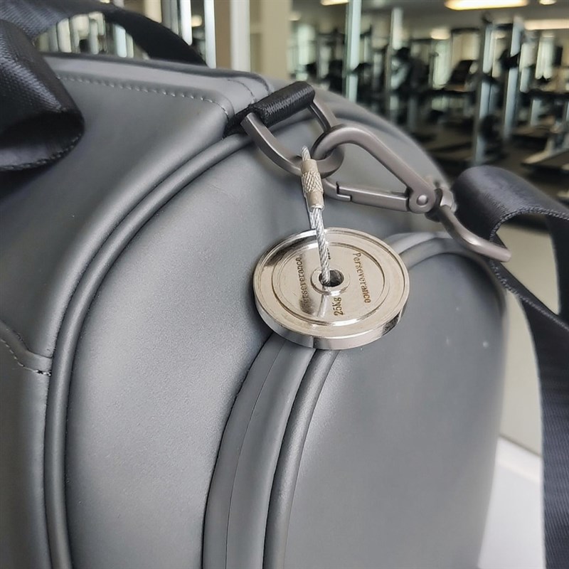 原创健身杠铃片哑铃包包挂件系小众情侣钥匙扣揹包挂饰创意不锈钢